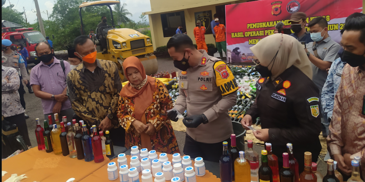 Ribuan Miras, Obat Terlarang, Narkoba Hingga Kembang Api dimusnahkan jajaran Polres Cianjur