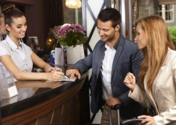 Contoh Percakapan / Dialog Check-in dan Check-out di Hotel, Pengertian Tamu Hotel