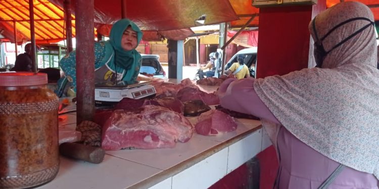 Ibu-ibu Menjerit, Harga Daging Naik Melejit Menjelang Idul Fitri 1443 H