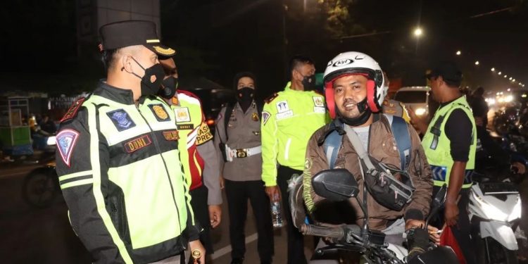 Terjadi Peningkatan Arus Mudik, Kapolres Cianjur Pantau Perbatasan Cianjur – Kab Bandung