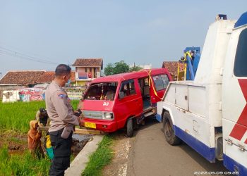 Angkot Terjun Ke Sawah, Supir Lupa Tarik Rem Tangan