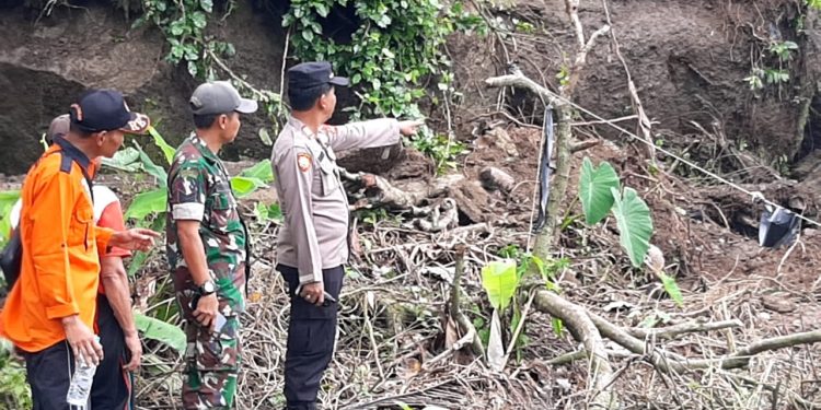 Satu Orang Anak Tewas Tertimpa Longsor di Cidaun