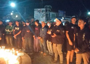 Ratusan Suporter Bola Cianjur  Doa Bersama Sekitar Tugu Lampu Gentur, Lilin Duka Cita Untuk Aremania