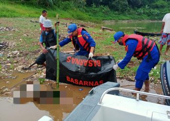 Mayat Misterius Tangan Terikat dan Kepala Tertutup Karung, Polisi Lakukan Penyelidikan