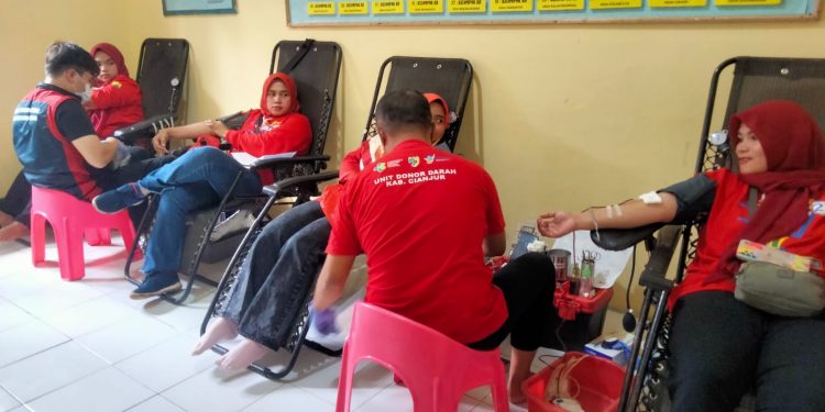 Acara Donor Darah Dihadiri Puluhan Warga Dalam Rangka Menyambut Hari Jadi Kecamatan Cikadu