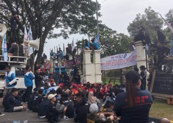 Ribuan Buruh Cianjur Tuntut Kenaikan UMK Tahun 2023