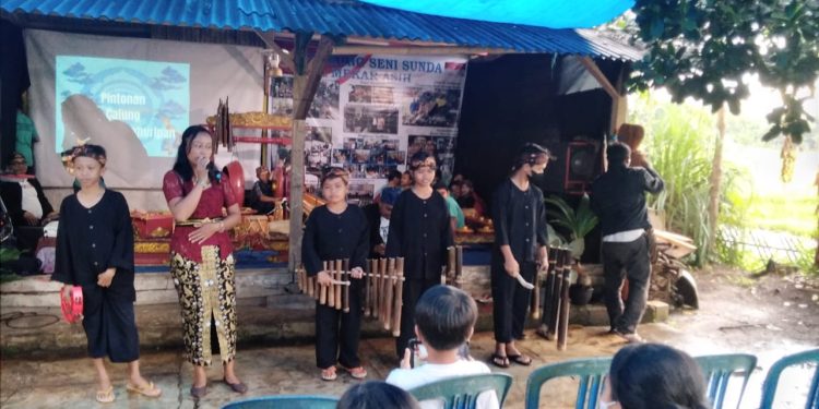 Lingkung Seni Sunda Mekar Asih Gelar Pentas Seni Budaya Sunda, Juandi Kades: Kami turut mendukung kegiatan ini