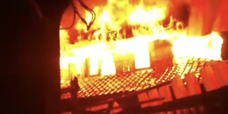 Kebakaran Hebat di Basoka Bojongpicung Menghanguskan Rumah, Diduga Akibat Korsleting Listrik