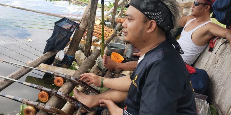 Asyiknya Mancing Bareng Puluhan Jurnalis dan Kades se- Cianjur