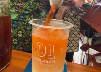 6 Teknik Dasar Meracik Minuman Cocktail dan Mocktail yang Wajib Dikuasai