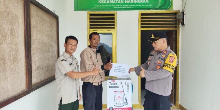 Kapolsek Naringgul Serahkan Bantuan Alsintan untuk Kelompok Tani Binangkit, Dukung Ketahanan Pangan